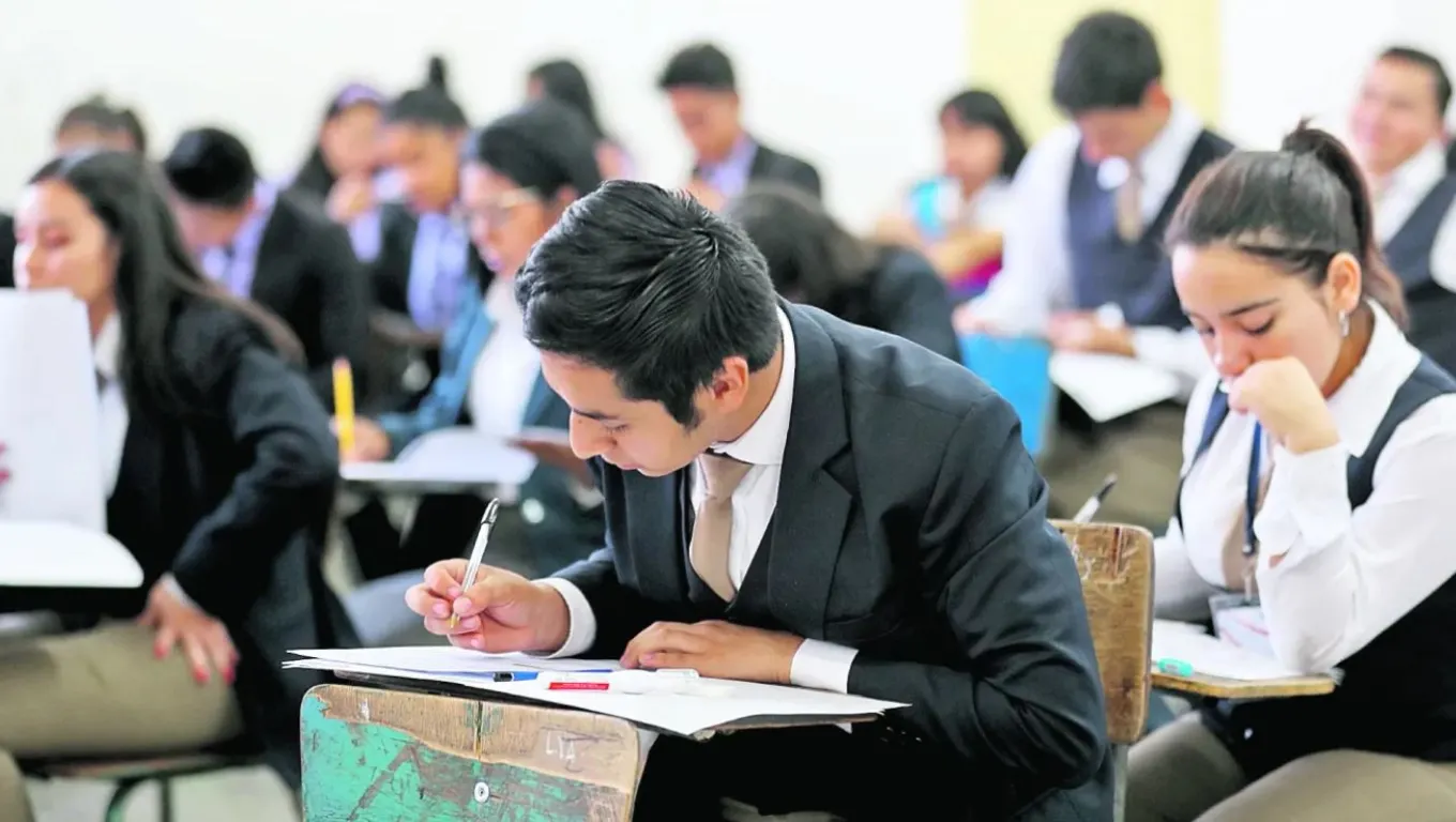 estudiantes-mercado-laboral-formalidad-salario-minimo-F-HPL.jpg Presidente del Cacif: El salario no agrícola subió 17.5% en dos años, y va a desincentivar la formalidad