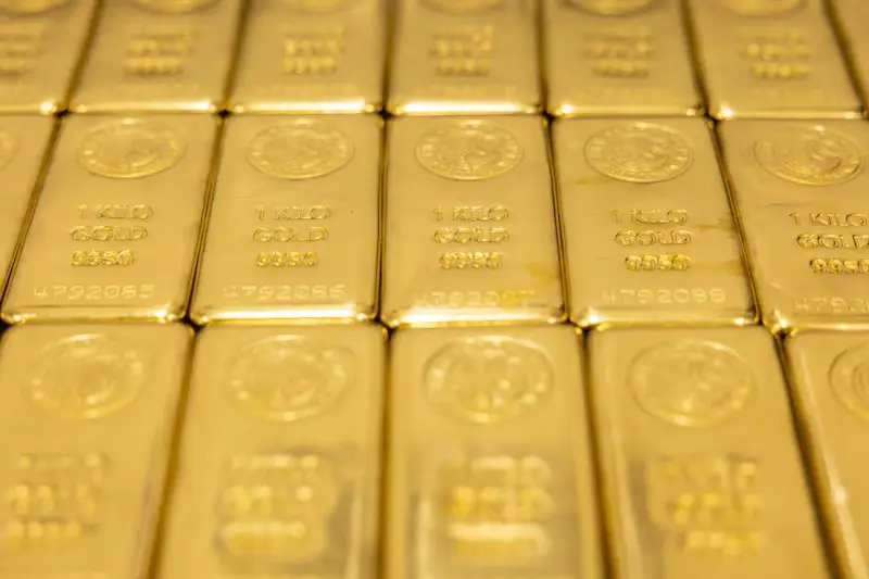 Goldman Sachs eleva su previsión del precio del oro