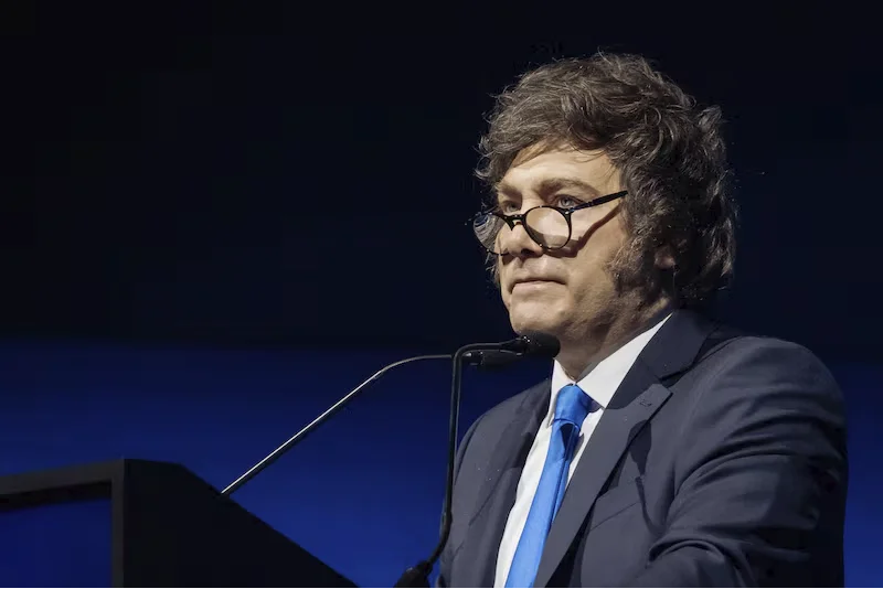 Milei reforma la Secretaría de Inteligencia e impulsa alianza regional frente al socialismo