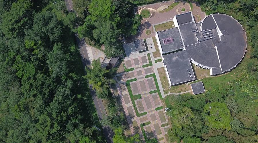 Nacionales buscas construir