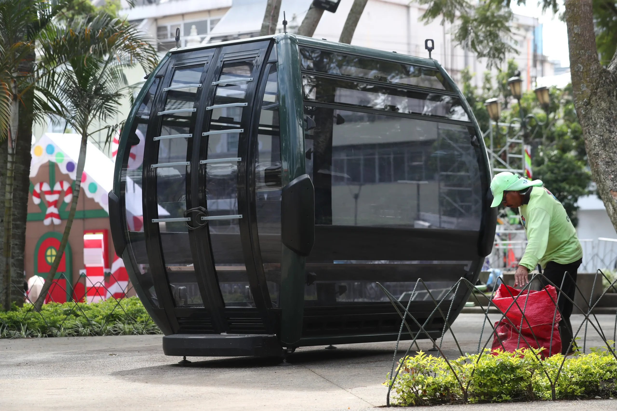 Cabina-del-Aerometro-en-exhibicion-sistema-de-transporte-por-cable-que-conectara-la-Ciudad-de-Guatemala-y-Mixco Cabina-del-Aerometro-en-exhibicion-sistema-de-transporte-por-cable-que-conectara-la-Ciudad-de-Guatemala-y-Mixco