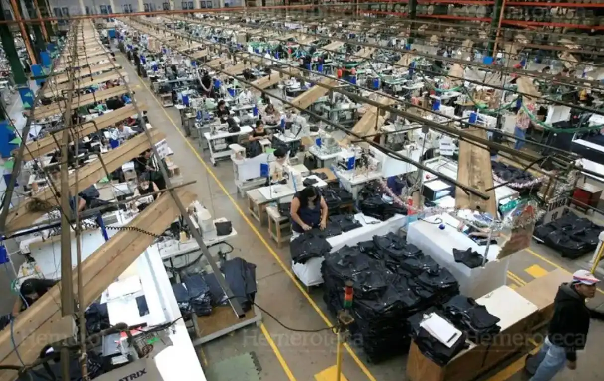 Personas-trabajando-en-maquila Personas-trabajando-en-maquila