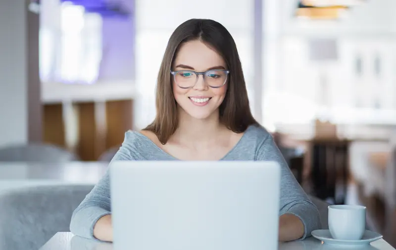 Ventajas de pagar servicios y compromisos financieros desde canales digitales