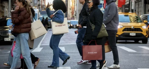 Confianza del consumidor en EE.UU. cae mientras aumenta el temor por la guerra contra Irán