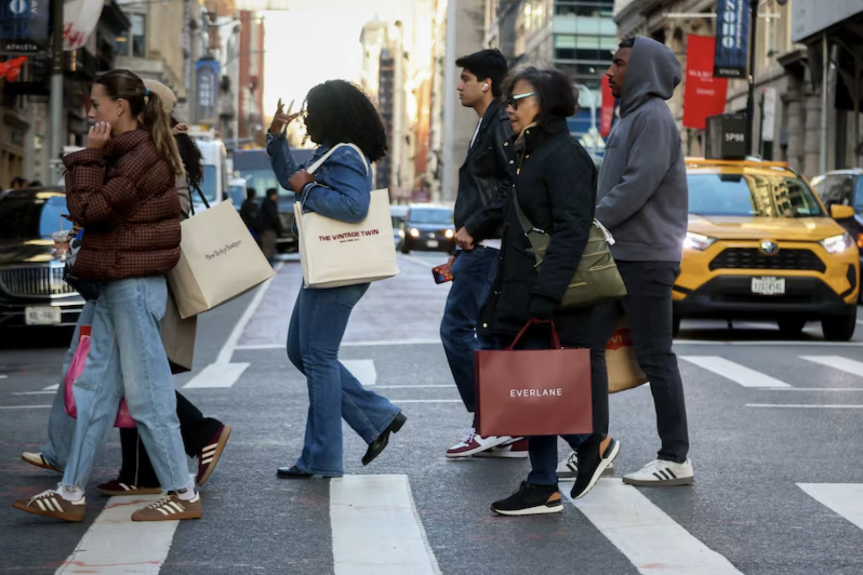 Confianza del consumidor en EE.UU. cae mientras aumenta el temor por la guerra contra Irán