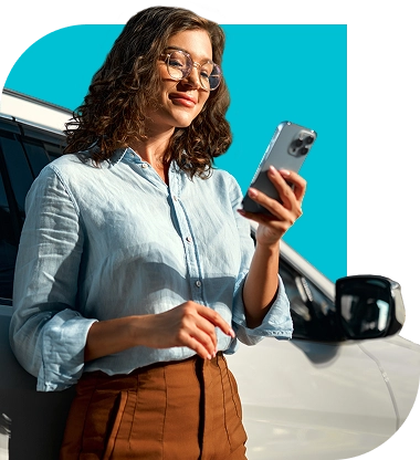 Responsabilidad Civil auto Mujer esperando a su seguro de auto