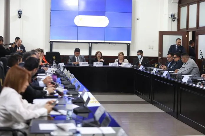 Magistrados del TSE recurren ante diputados por una ampliación presupuestaria