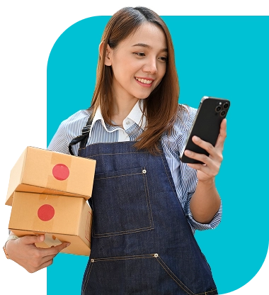 Mujer emprendedoras con cajas de pedidos