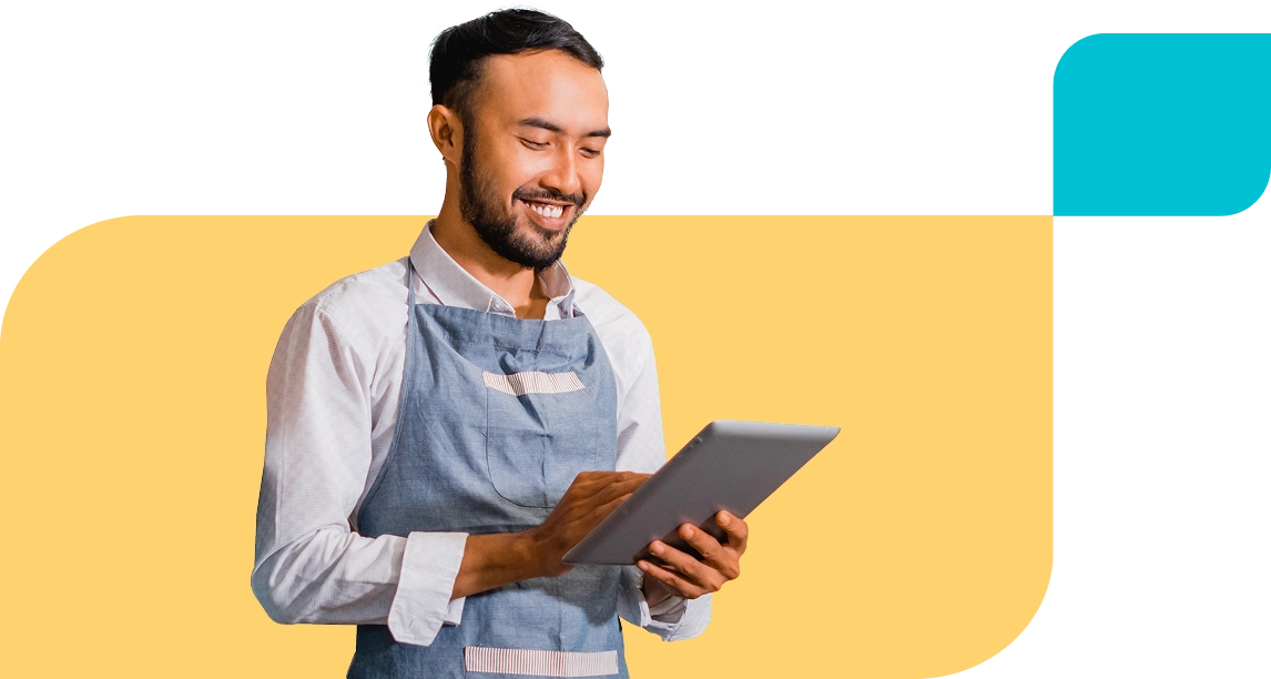 Hombre emprendedor revisando las opciones de Microcréditos de Bi