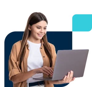 Joven llenando formulario de Microcréditos Joven llenando formulario de Microcréditos