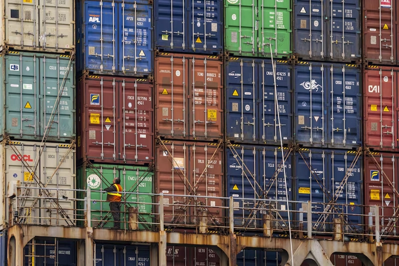 Déficit comercial de bienes de EE.UU. se reduce por el fuerte descenso de las importaciones