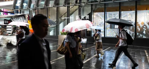 La gente camina por las calles del centro de Hong Kong, China, el jueves 30 de julio de 2026. La gente camina por las calles del centro de Hong Kong, China, el jueves 30 de julio de 2026.