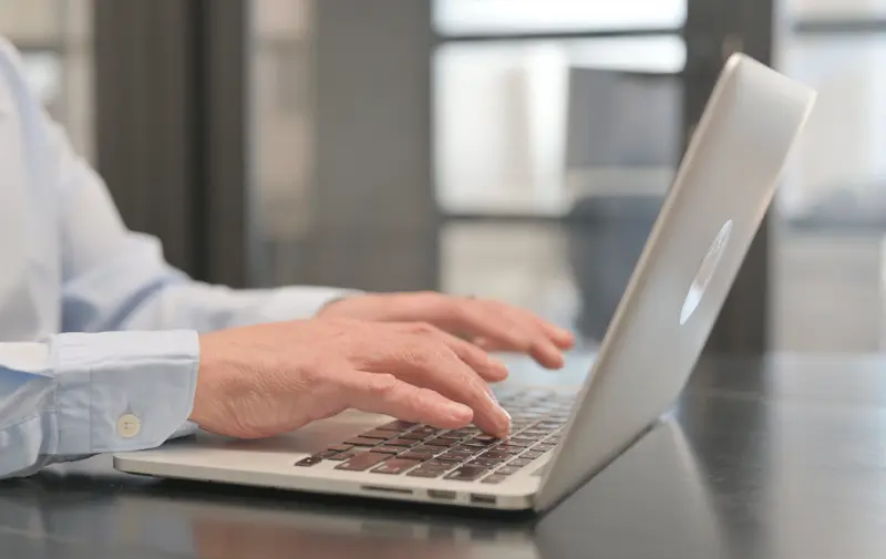 ¿Sabes distinguir un correo oficial de uno fraudulento? Cuida las transacciones de tu empresa