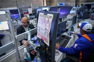 S&P-500-cae-y-el-dolar-sube