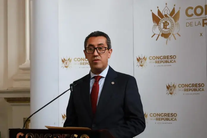 bernardo-arevalo-designa-jonathan-menkos-en-banguat-y-juan-catalan-en-sib