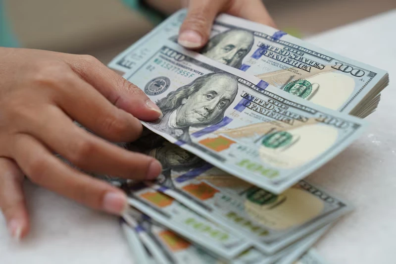 dolar al alza dolar al alza