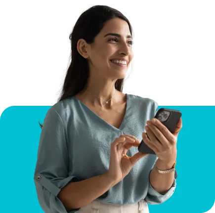mujer con celular club bi app