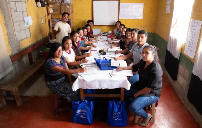 Educandos finalizan etapas de primaria y ciclo básico - Fundación Ramiro Castillo Love