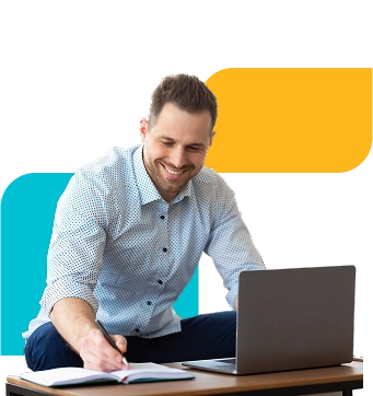 hombre con laptop apuntando en libreta depositos a plazo banpais