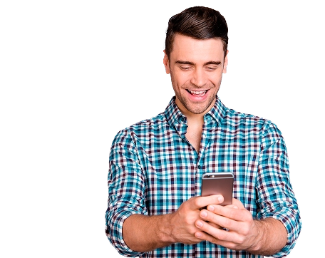 hombre con su celular banner cuenta digital