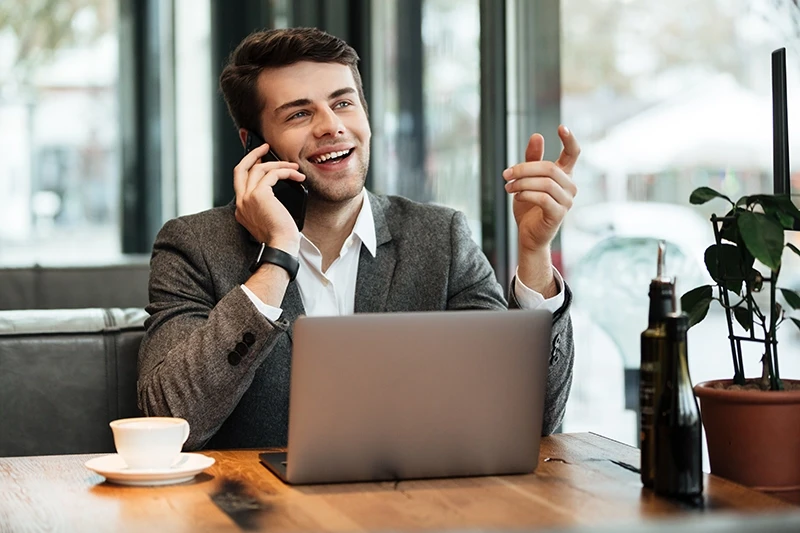 persona-feliz-pago-planilla-banpais