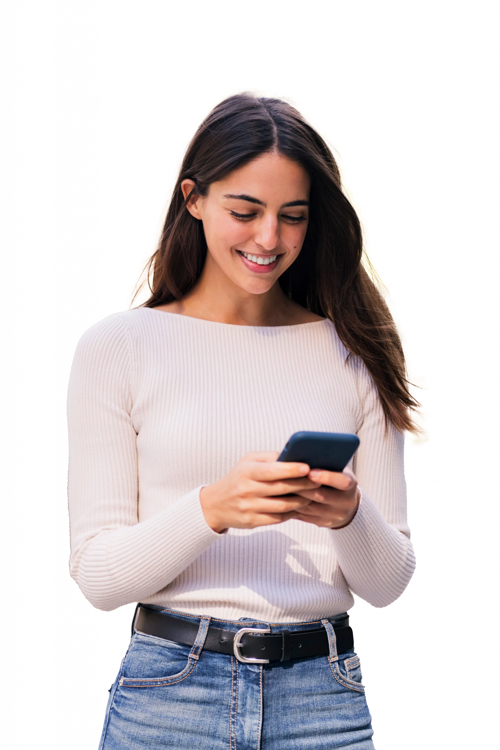 chica viendo su celular abre tu cuenta catracha banner remesas bi